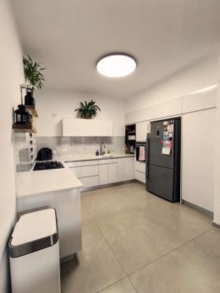 עין נטפים 10, אגמים