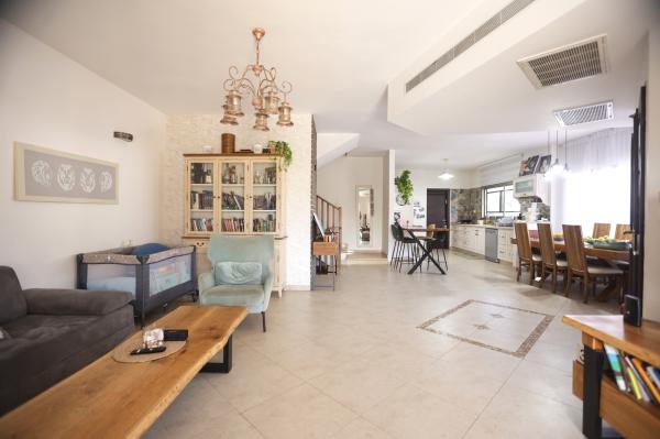 הצנחנים, הוותיקה