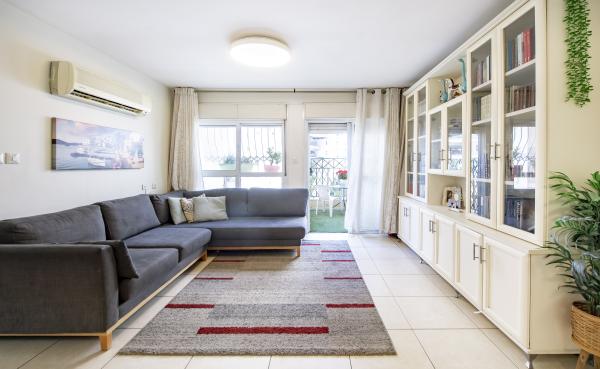 מנחם בגין, הדר גנים