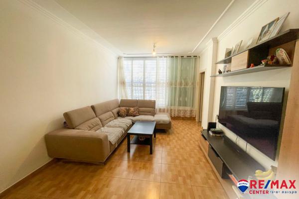 מנדלי מוכר ספרים 7 (מרכז)