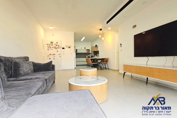 הצנחנים 28, מחנה יהודה