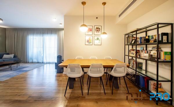 חיים חפר, הרקפות