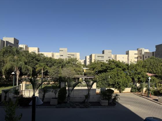 הבדולח 6, אבני חן (קייזר)