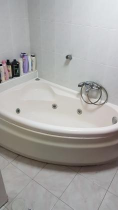 אנה פרנק 8, החרוזים