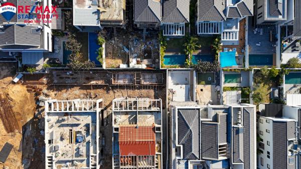 המסילה 46, הרצליה ב'