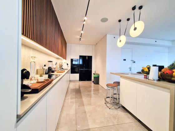 יוסף לפיד 3, נוף הטיילת