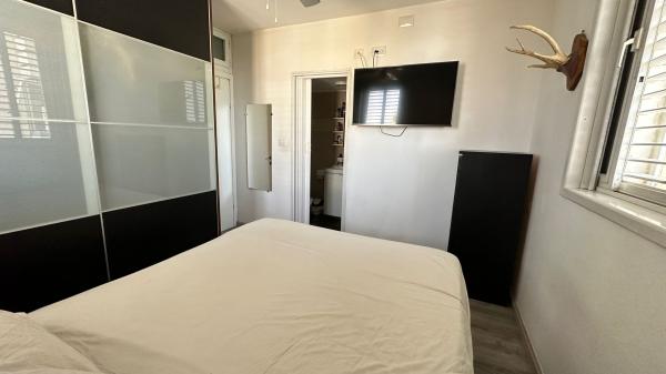 התחיה 8, נאות שושנים