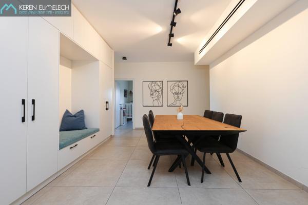 בשכונת המערבית