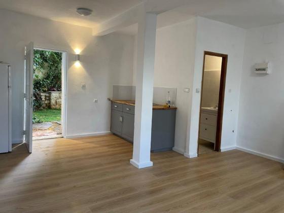 חצב 67, שכונה ט