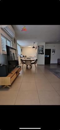 מלכי ישראל 10, הירוקה המרכזית