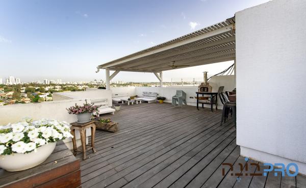 בשכונת קרית שמחה