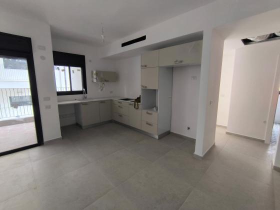 עוזיאל 7, יד לבנים