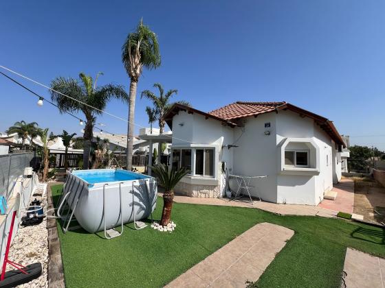 מונטיפיורי, קרית מנחם