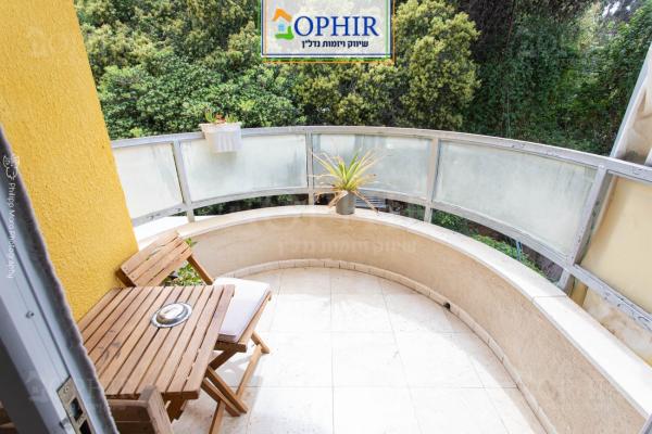 קריית ספר 6, אחוזה