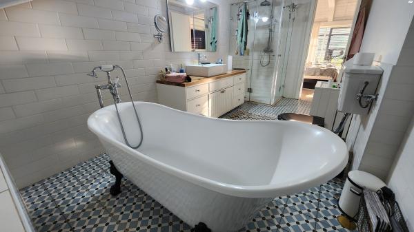 הברוש 22, צורן