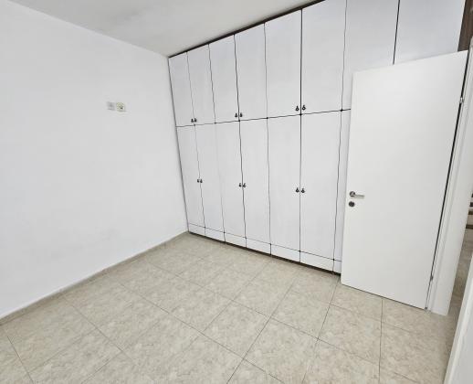 חביבה רייק 11, שיכון ותיקים