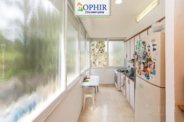 קריית ספר 6, אחוזה