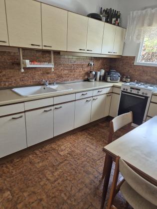 תל מאנה 54, אחוזה