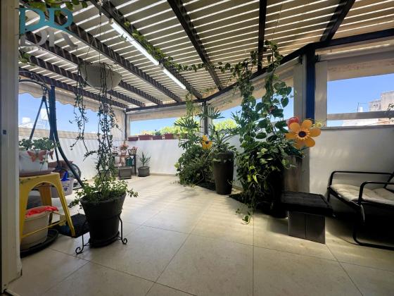 הוגו מולר 25, מרכז העיר