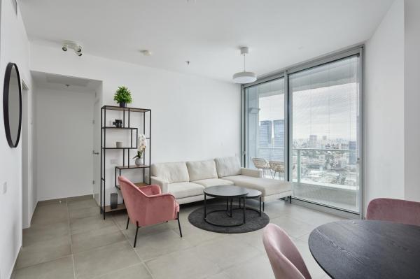 יצחק גרציאני 8, שרונה