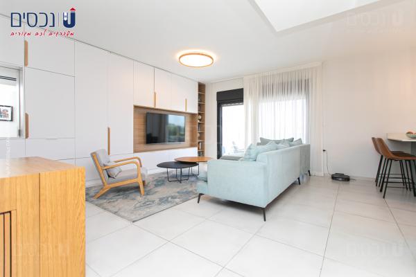 יקינטון, רמת אלמוגי