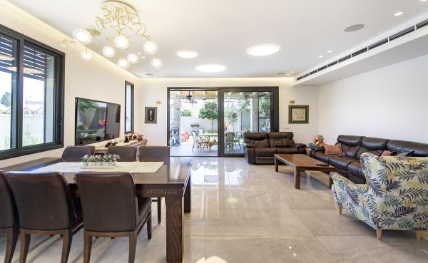 בשכונת הדר גנים