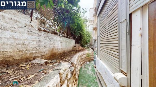 הלל 27, הדר עליון