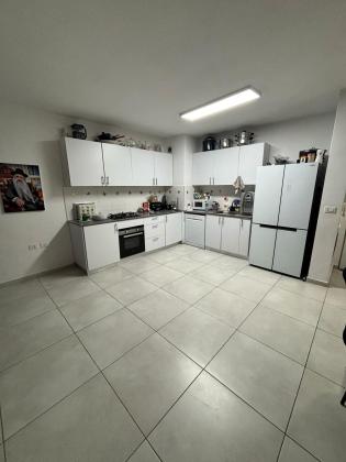 עפרה חזה, משכנות אומנים (כורדני)