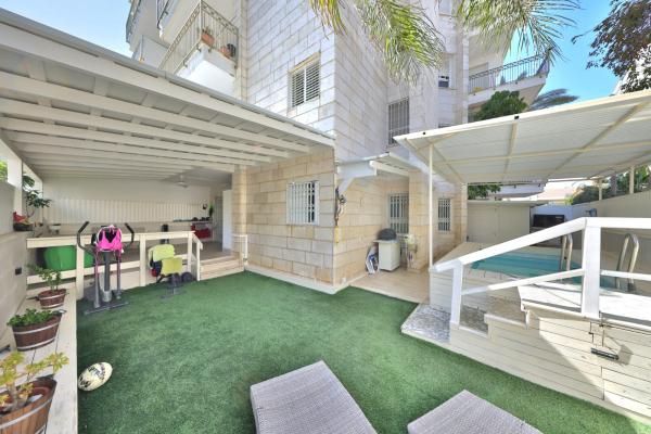 האגוזים 6, סביוני ים