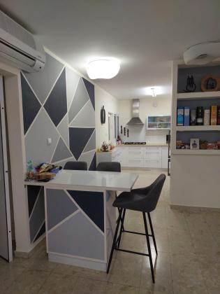 השקד 12, עין שרה