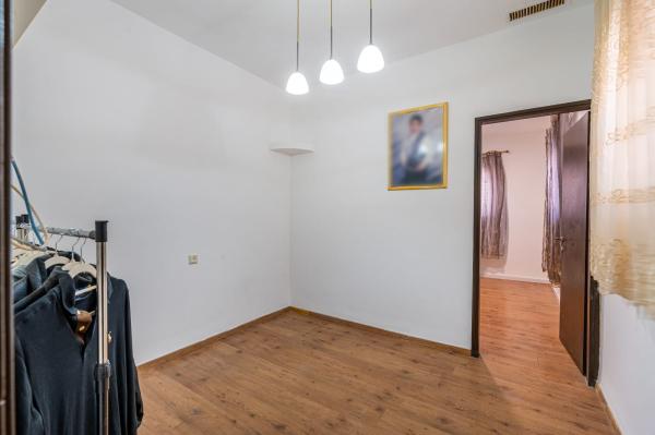 ה באייר 11, גבעת אולגה ג' ו-ד'