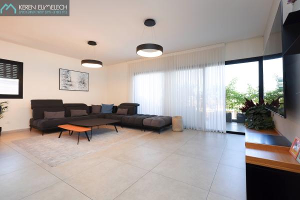 בשכונת המערבית