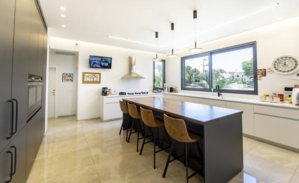 בשכונת הדר גנים