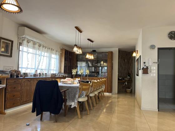 סמילנסקי 62, רצועת המלונות