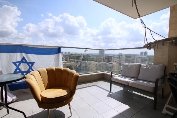 חיטמן עוזי, משכנות אומנים (כורדני)