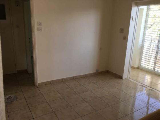 הגאון מוילנה 10, הרצליה הצעירה