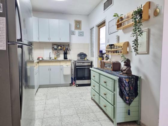 ששת הימים 158, אורים