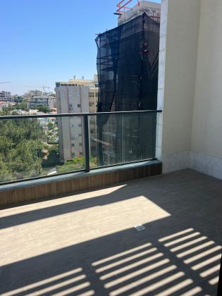 שמואל הנגיד 20, מרכז