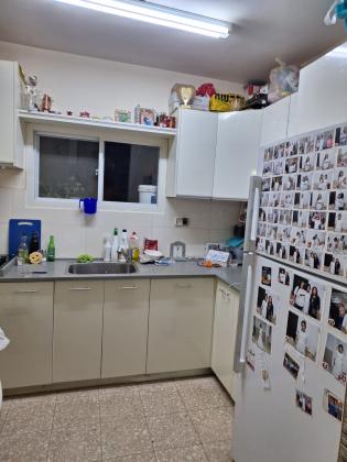 עמוס ירקוני 16, שכונה ו