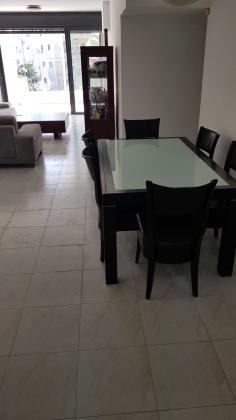 אנה פרנק 8, החרוזים