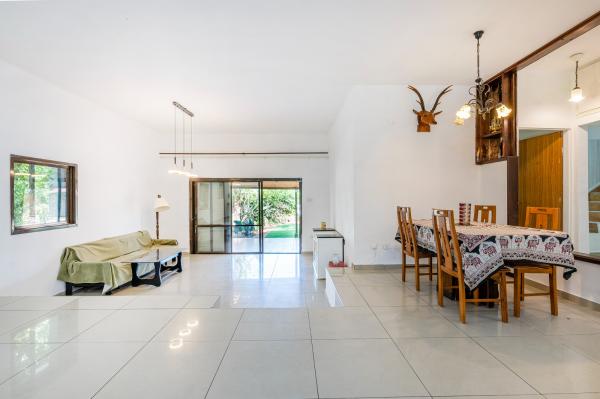 הנרקיס 8, גבעת עדן