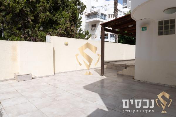 משה תבורי 13, צמרת גנים