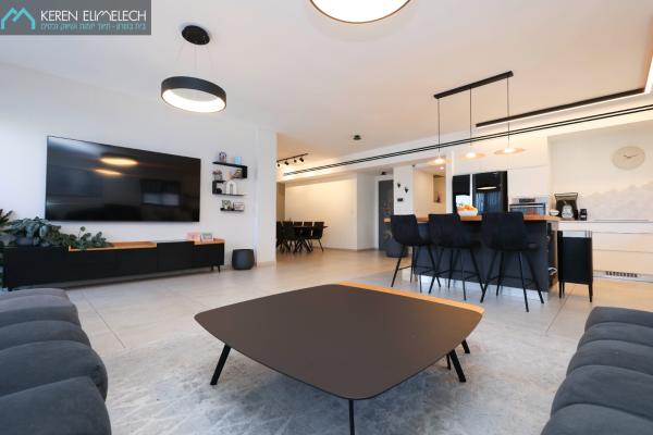 בשכונת המערבית