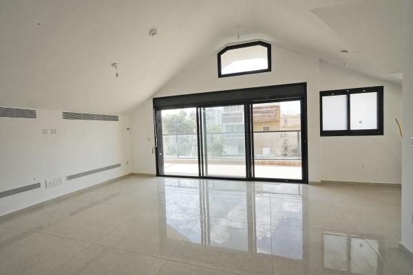 יוחנן הסנדלר 6, רמב"ם