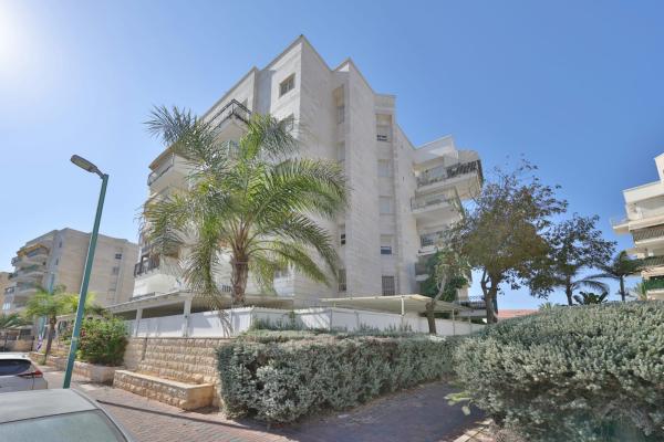 האגוזים 6, סביוני ים