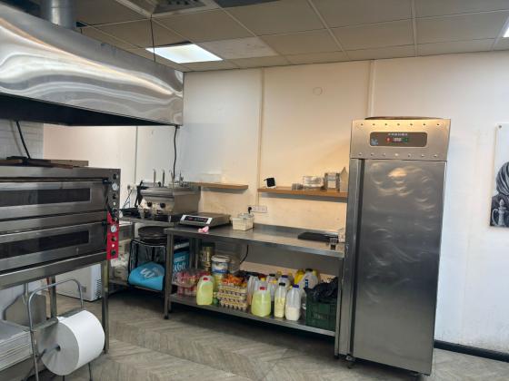 דרך השלום, אזור תעסוקה נשר