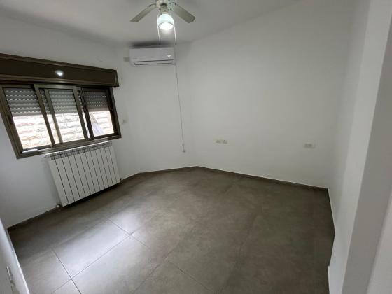 האלה 13, שכונה ג