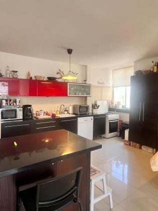 אוסישקין 98, אלון