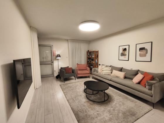 הבדולח 6, אבני חן (קייזר)