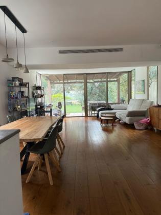 בשכונת אלון